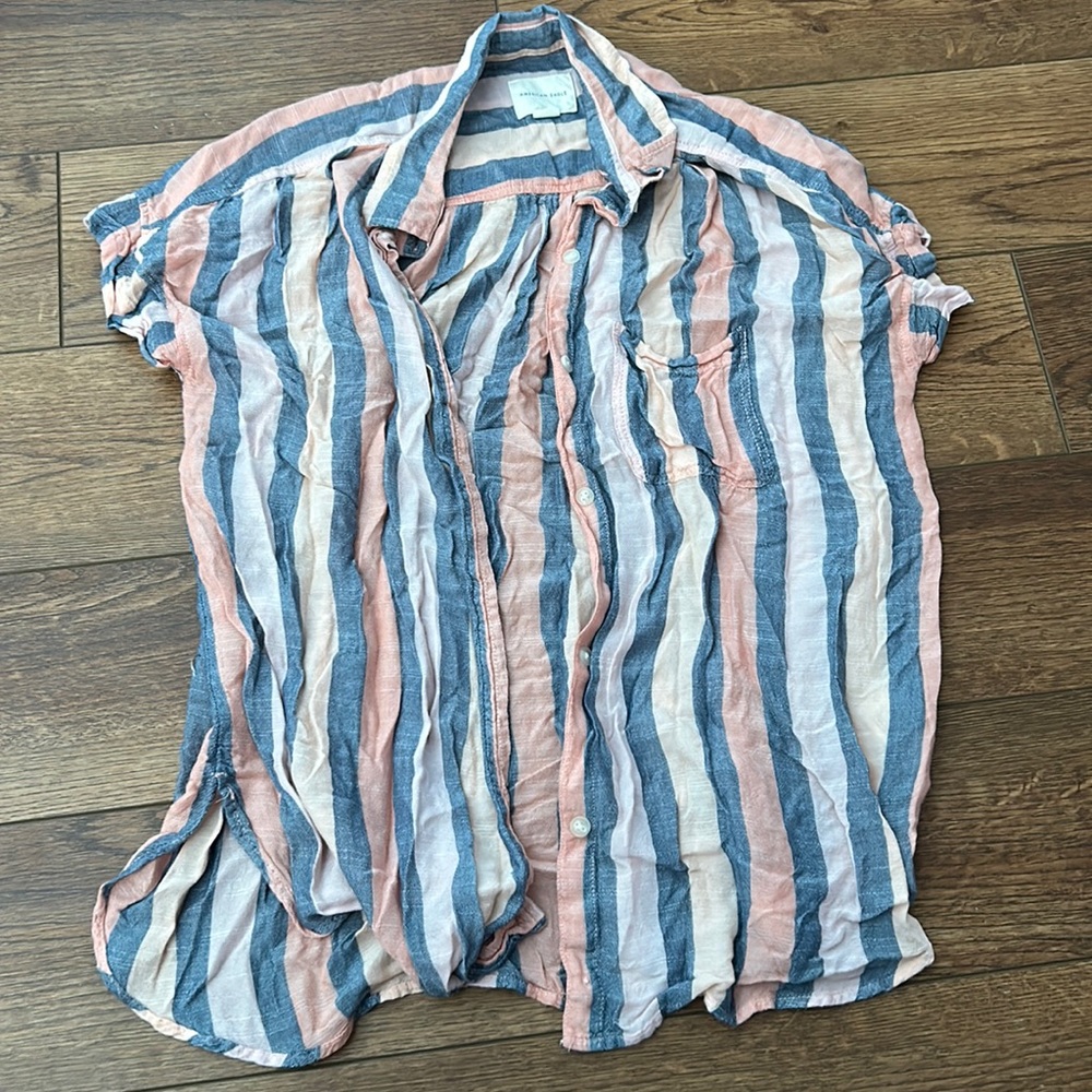 American Eagle women’s button up shirt